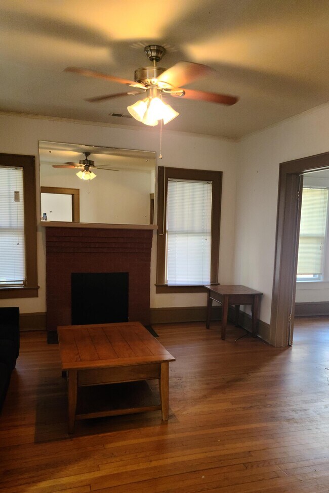 Building Photo - 605A C St