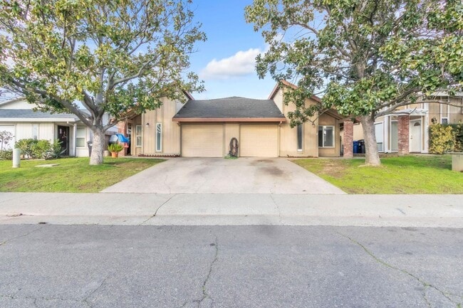 Building Photo - 4507-4507 Zachary Way