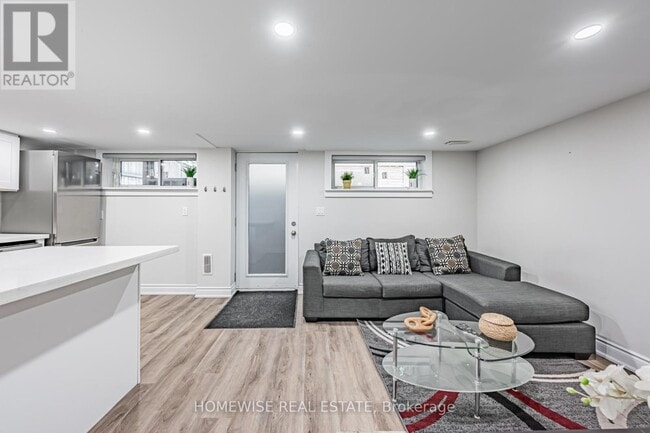 Building Photo - 68 Fairleigh Crescent