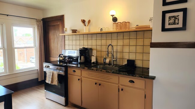 Foto del edificio - 1337 S 56th St