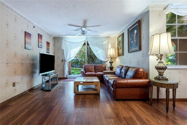 Building Photo - 19601 E Country Club Dr