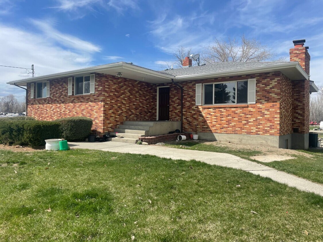 1229 Thiel Rd, Laurel, MT 59044 House Rental in Laurel, MT