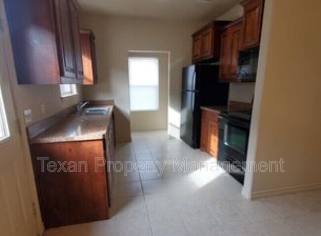 Building Photo - 3713 Mandy Dr