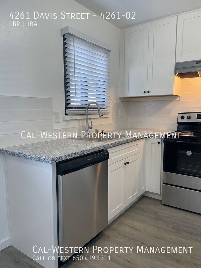 Foto del edificio - 4261 Davis St