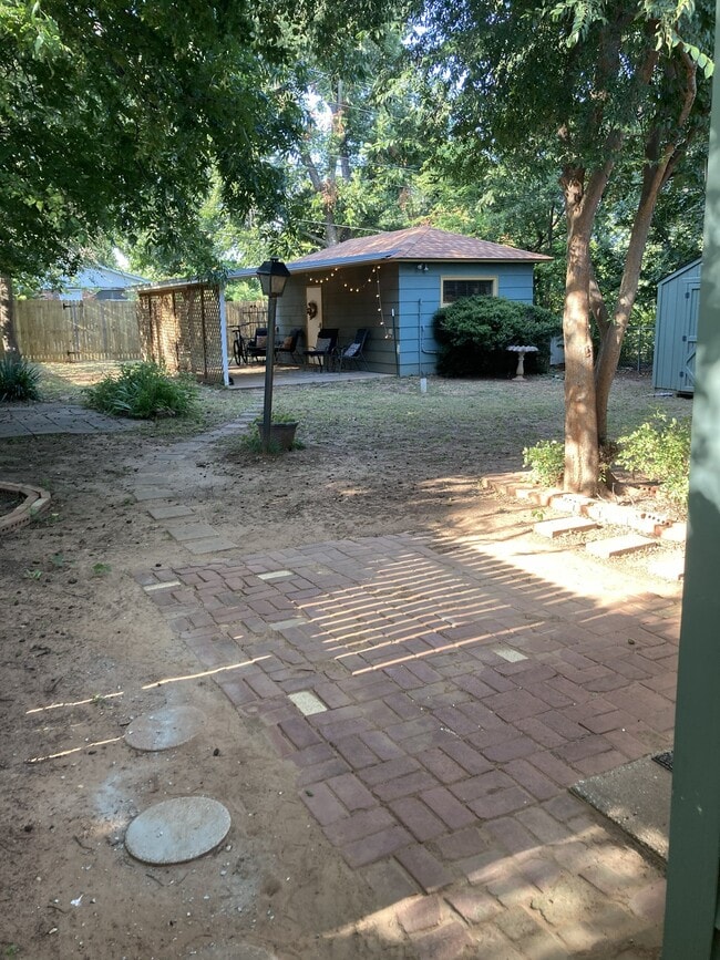 Building Photo - 111 E 12th St