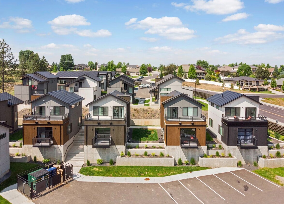 Primary Photo - Modern 2 Bed, 2 Bath with Rooftop Patio!