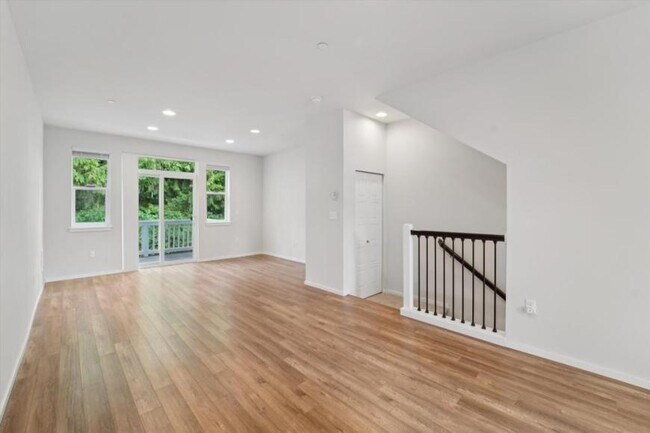 Foto del edificio - 2 bedroom in Mountlake Terrace WA 98043