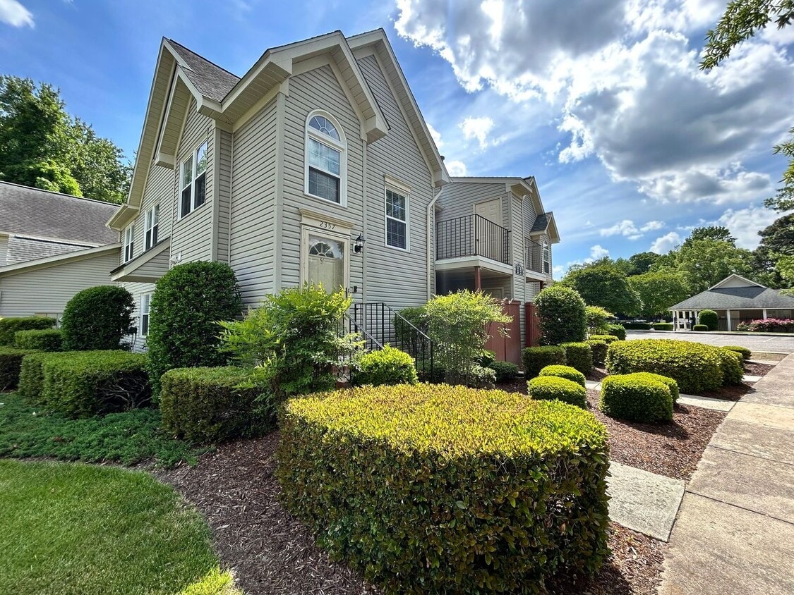 Primary Photo - Charming 2-Bedroom Condo in the Heart of V...