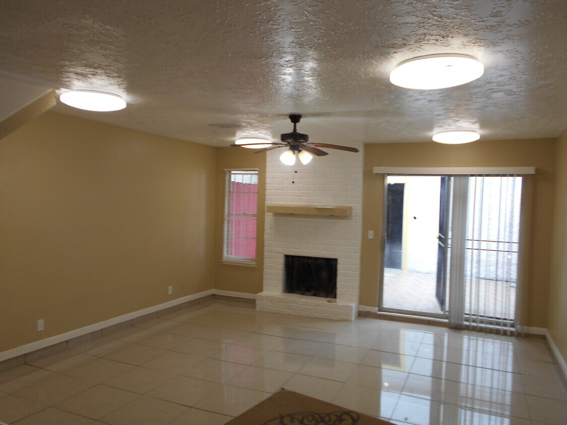 Primary Photo - 12447 W Village Dr