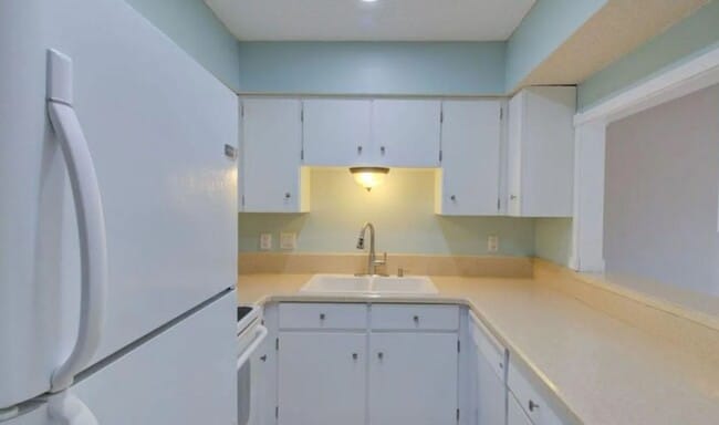 Building Photo - 1201 Hi Stirrup