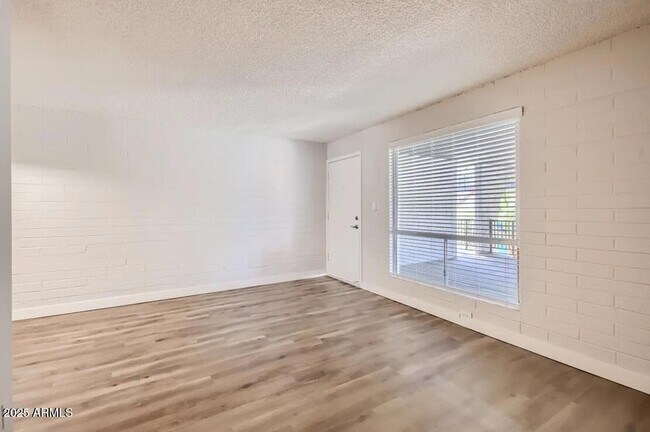 Foto del edificio - 1645 E Thomas Rd