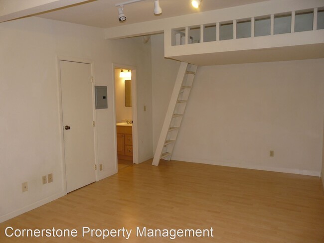 Building Photo - 315 Easy St