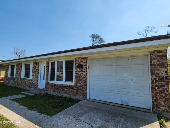 Building Photo - 1804 Arthur Ave