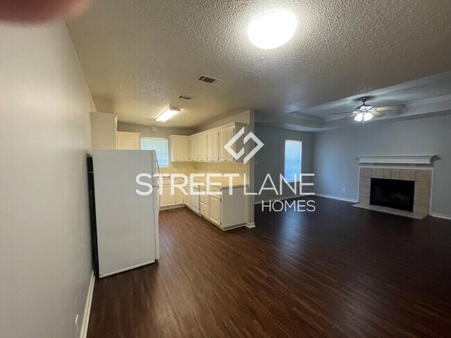 Building Photo - NOW OFFERING $300 OFF FIRST FULL MONTH!