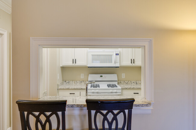 Building Photo - 2840 Peachtree Rd NW