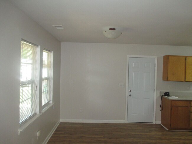 Foto del edificio - Ranch home minutes from uptown Charlotte