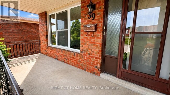 Building Photo - 39 Lisgar Ct