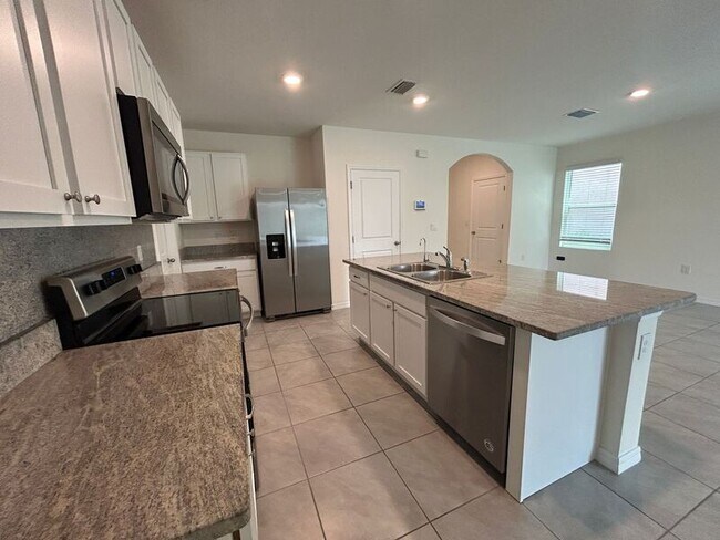 Building Photo - 34020 Jasper Stone Dr