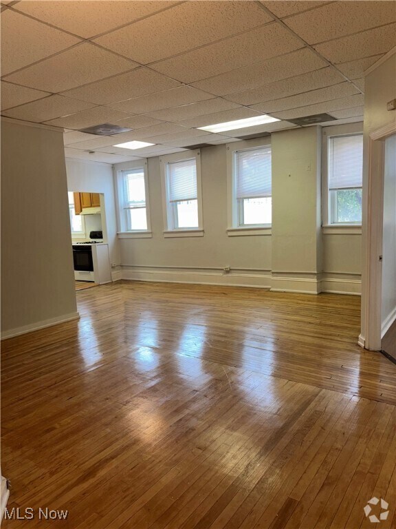 Building Photo - 1066 E 62nd St