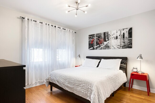 Building Photo - 2440 W 24th Pl