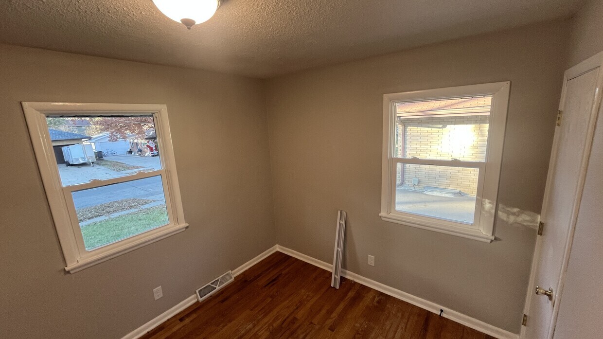 Building Photo - 3421 Fairlane Dr