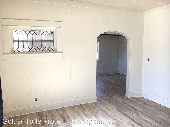 Building Photo - 3 br, 1 bath House - 700 E 7th