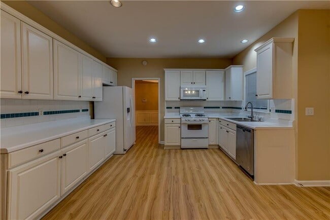 Building Photo - 1429 Oglethorpe Dr
