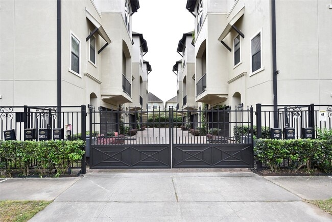 Building Photo - 5813a Kiam St