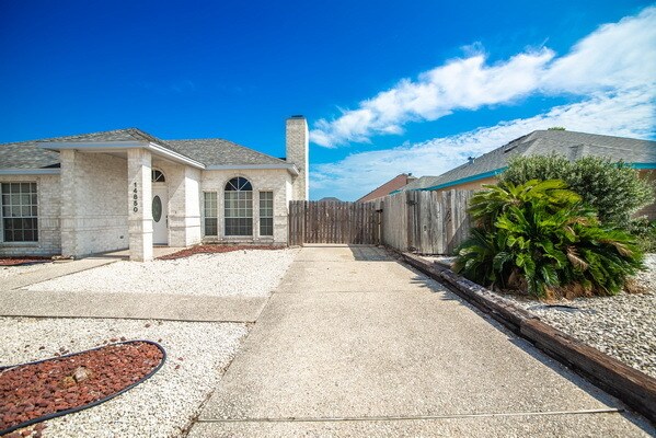 Building Photo - 14850 Aquarius St
