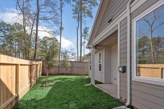 Building Photo - 120 Red Cascade Trl