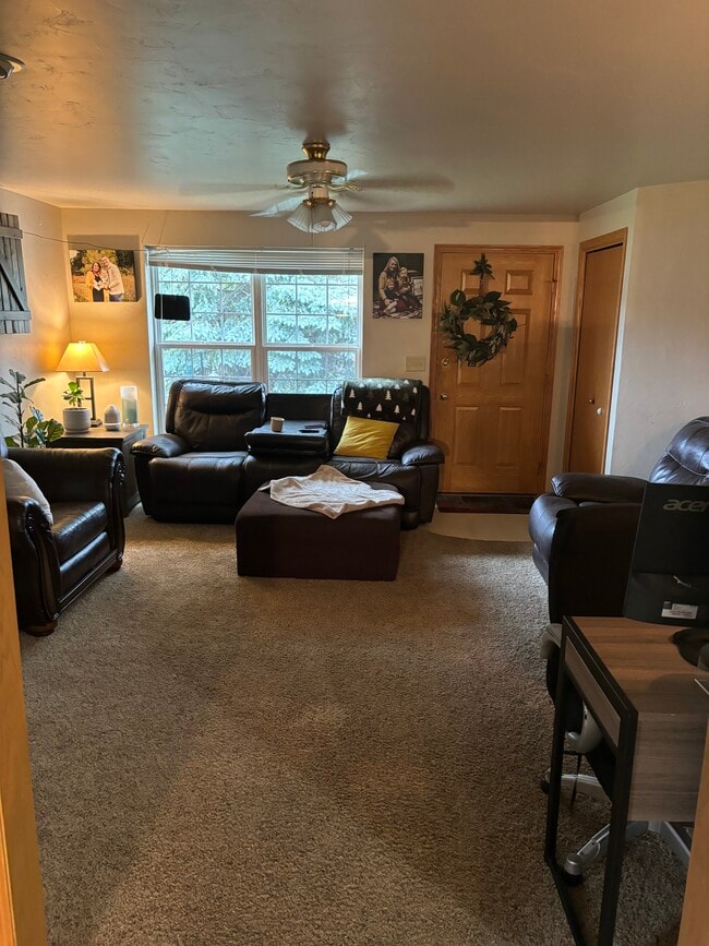 Foto del edificio - 2059 Schanock Dr