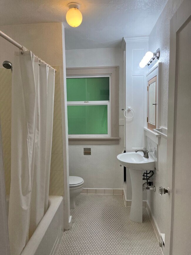 Foto del edificio - L3026 - 4755 22nd Ave NE