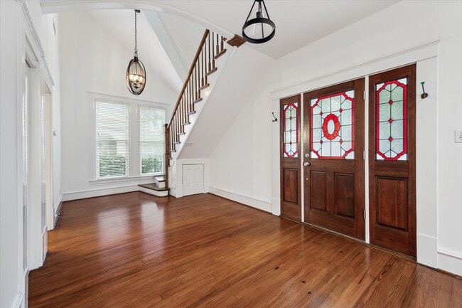 Foto del edificio - 208 E 12th St