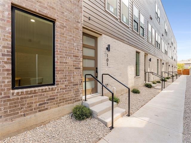 Building Photo - 2019 N Prairie Ave