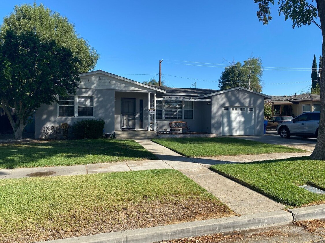3BD/2BA Beautiful Riverside Home!! - 3BD/2BA Beautiful Riverside Home!!