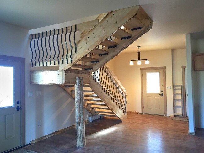 Building Photo - 1738 Alaska Way