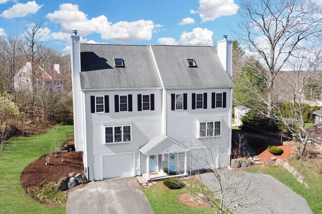 Building Photo - 860 Mount Hope St