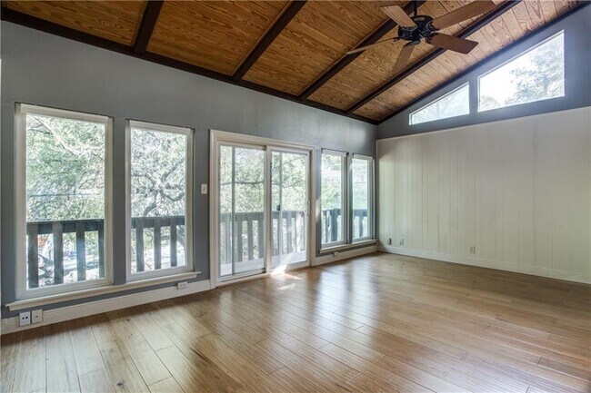 Foto del edificio - 2200 Spring Creek Dr