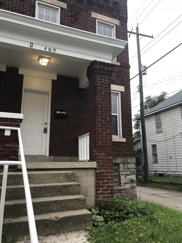 Primary Photo - 409 E Welch Ave