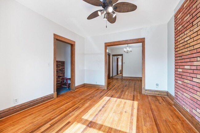 Foto del edificio - 1716 W Rascher Ave