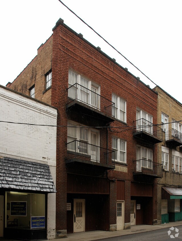 407 Stratton St, Logan, WV 25601 Apartments Logan, WV