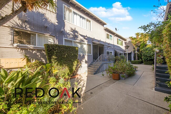 Foto del edificio - Welcoming, Spacious Two Bedroom with Stunn...
