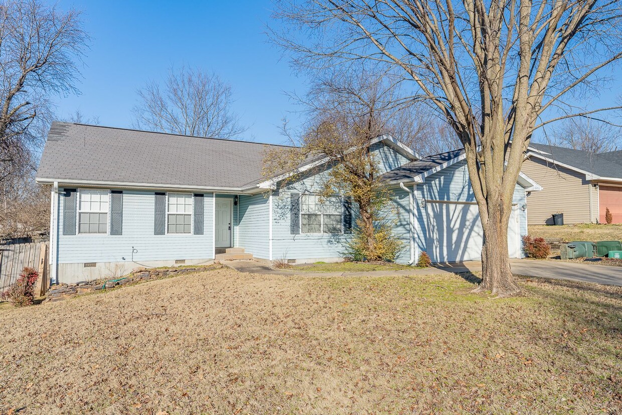 Foto principal - Cozy 3-bedroom 2 bath Home in Fayetteville!!