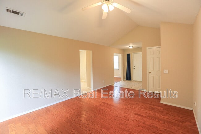 Building Photo - 1892 Rosewood Ln