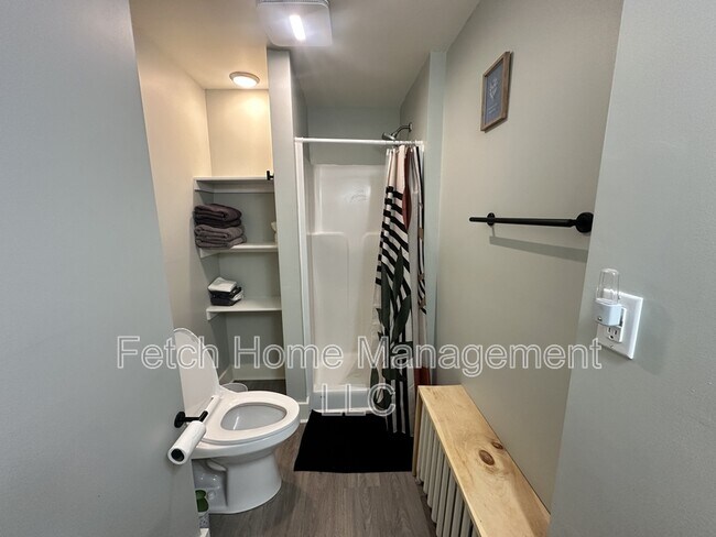 Foto del edificio - 836 W Main St