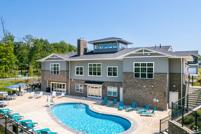 Piscina - Dream Lehigh Valley Apartments
