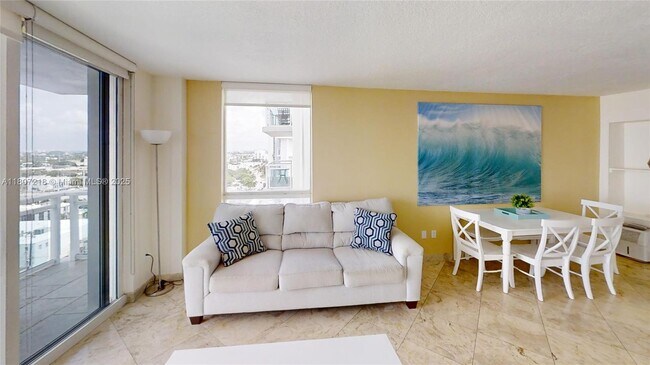 Foto del edificio - 6917 Collins Ave