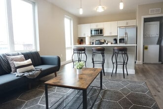 Building Photo - 140 Pearl St