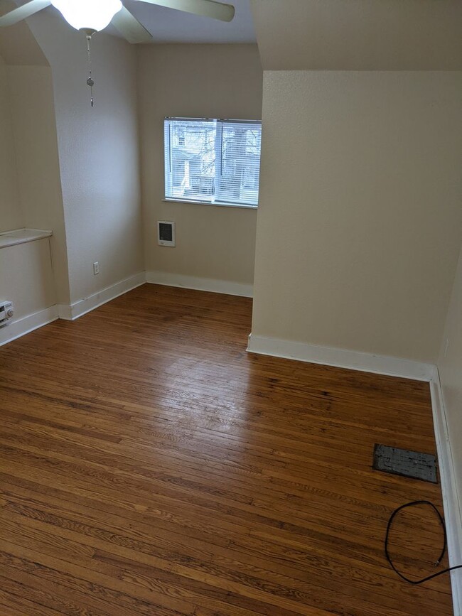 Building Photo - 404 W Springfield Ave