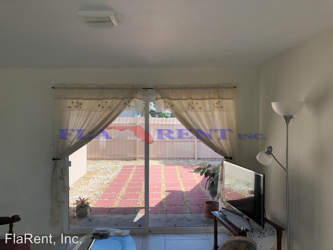 Building Photo - 3 br, 2 bath House - 64 S. Fairfax Avenue